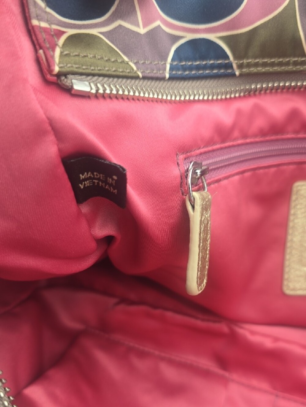 Coach Poppy Multicolor Signature Sateen Large Tote W/ Gold Metallic Trim (EUC)✨️ - Picture 12 of 15
